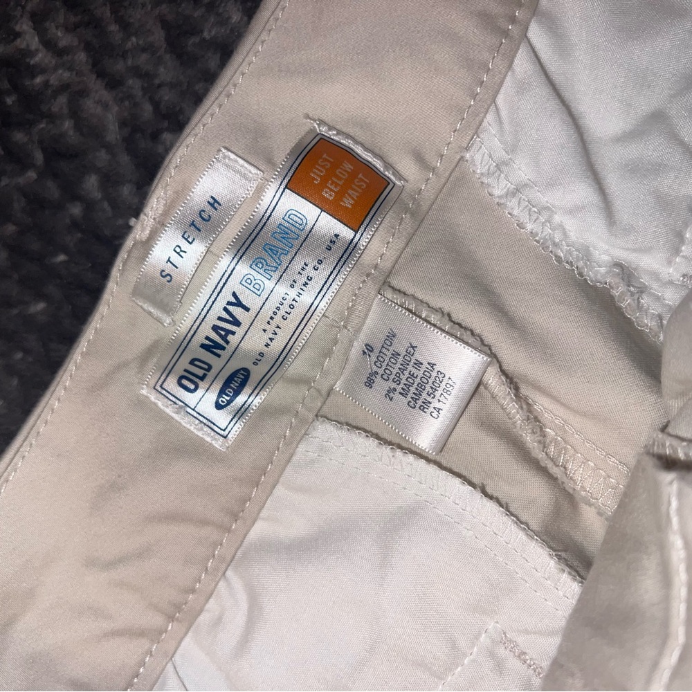 Women’s Old Navy Light Tan Stretch Capri Pants - Picture 5 of 7